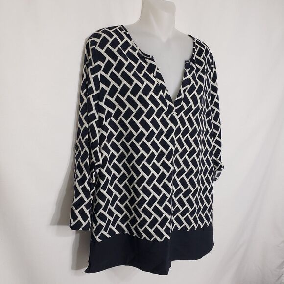 41 Hawthorn Womens Top Medium Black White Abstract 3/4 Roll Tab Sleeve V Neck - Picture 5 of 9